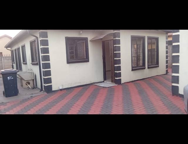 3 BEDROOM FREEHOLD TO LET IN PRETORIA WEST